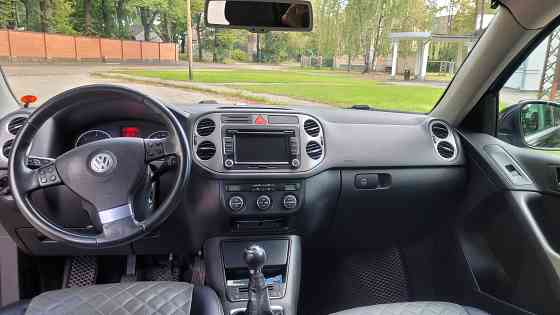 Volkswagen Tiguan 4x4 pilnpiedziņas ar 2.0dīzeli 103kw motoru. Tehniski labā stāvoklī.u. Vizuāli... Rīga