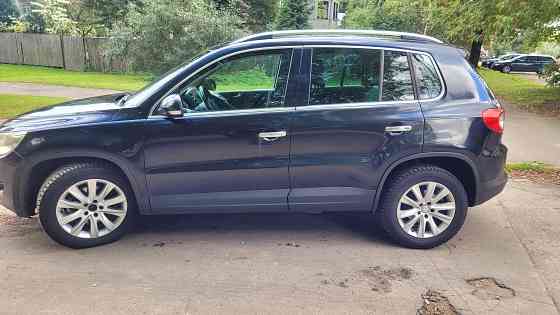 Volkswagen Tiguan 4x4 pilnpiedziņas ar 2.0dīzeli 103kw motoru. Tehniski labā stāvoklī . Vizuāli... Rīga