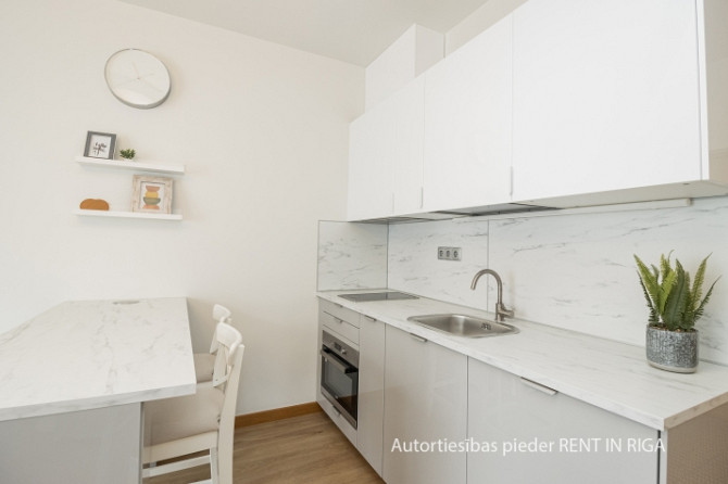 Jauns un kvalitatīvs studio dzīvoklis jaunajā projektā. Aprīkots ar gaumīgām mēbelēm, Rīga - foto 4