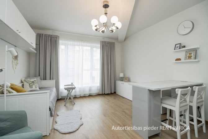 Jauns un kvalitatīvs studio dzīvoklis jaunajā projektā. Aprīkots ar gaumīgām mēbelēm, Rīga - foto 1