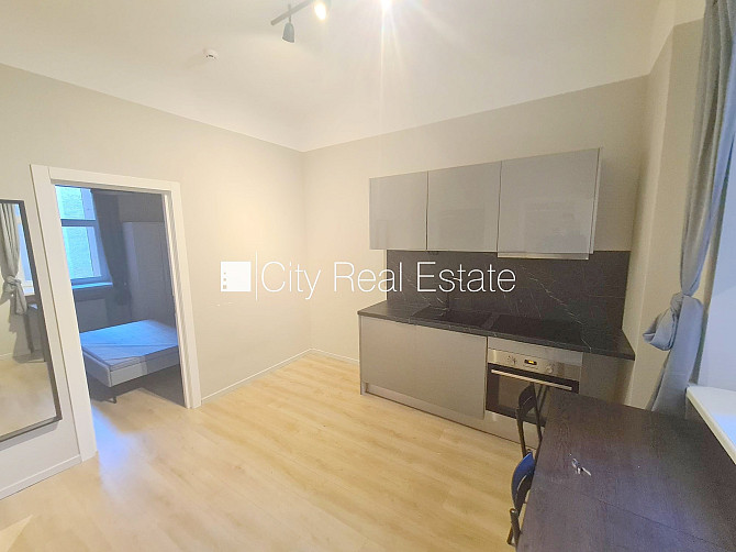 Здание во дворе, реновированный дом, закрытый двор, вход с улицы и со двора, лифт, Рига - изображение 1