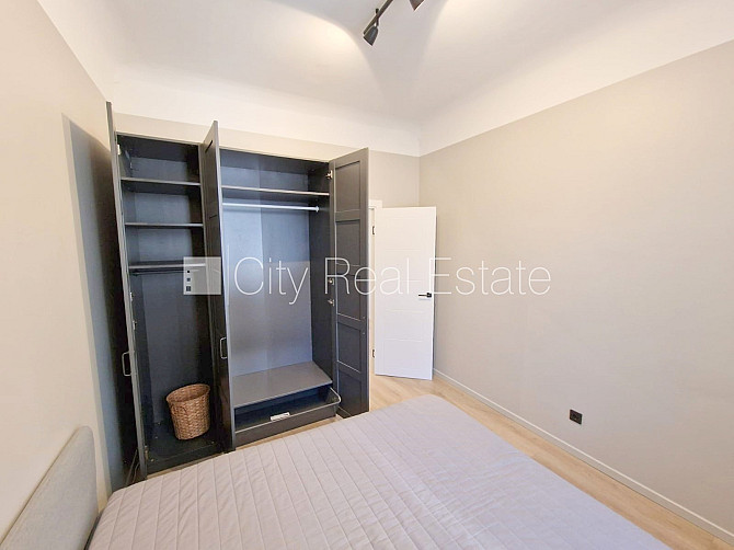 Здание во дворе, реновированный дом, закрытый двор, вход с улицы и со двора, лифт, Рига - изображение 12