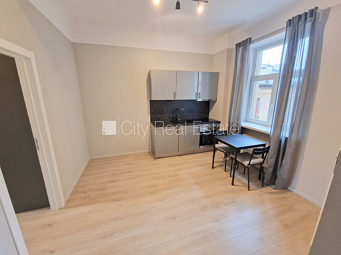 Здание во дворе, реновированный дом, закрытый двор, вход с улицы и со двора, лифт, Рига - изображение 4