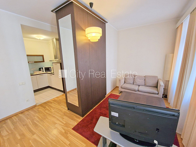 Фасадный дом, вход с улицы, лифт, лестничная клетка после капитального ремонта, Рига - изображение 13