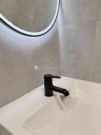 Фасадный дом, реновированный дом, закрытый двор, вход с улицы и со двора, Рига