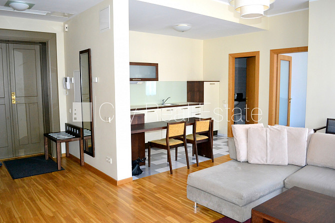 Fasādes māja, renovēta māja, ieeja no ielas, ir lifts, kāpņu telpa pēc kapitālā remonta, Rīga - foto 4