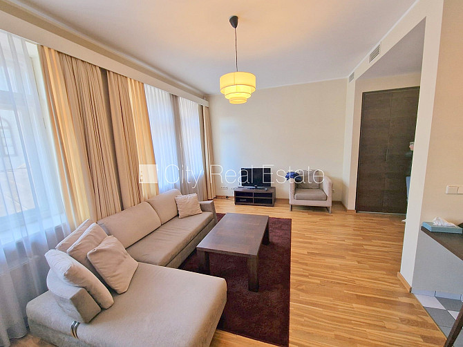 Fasādes māja, renovēta māja, ieeja no ielas, ir lifts, kāpņu telpa pēc kapitālā remonta, Rīga - foto 14