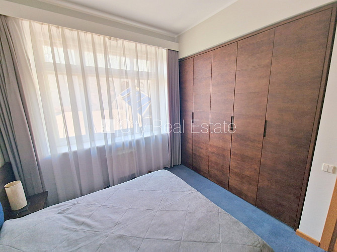 Fasādes māja, renovēta māja, ieeja no ielas, ir lifts, kāpņu telpa pēc kapitālā remonta, Rīga - foto 9