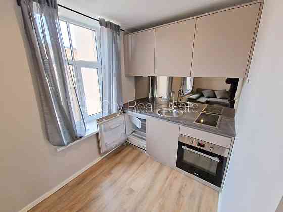 Здание во дворе, реновированный дом, закрытый двор, вход с улицы и со двора, Rīga