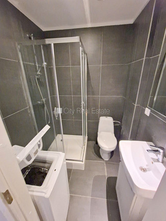 Pagalma ēka, renovēta māja, slēgts pagalms, ieeja no ielas un pagalma, kāpņu telpa pēc Rīga - foto 14