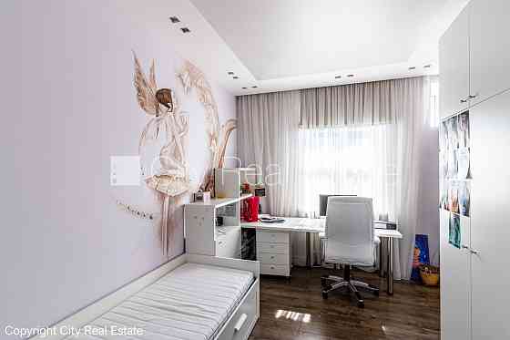 Дом во дворе, закрытый двор, возможность аренды парковки, стоянка на территории Рига