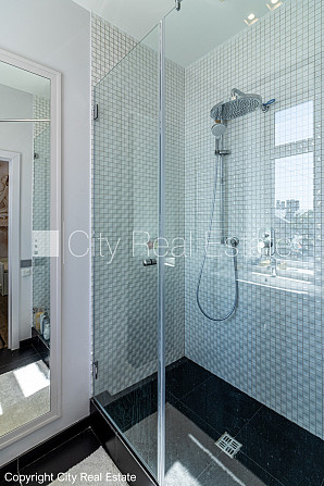 Дом во дворе, закрытый двор, возможность аренды парковки, стоянка на территории Рига - изображение 12