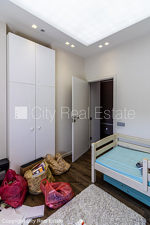 Дом во дворе, закрытый двор, возможность аренды парковки, стоянка на территории Рига - изображение 10