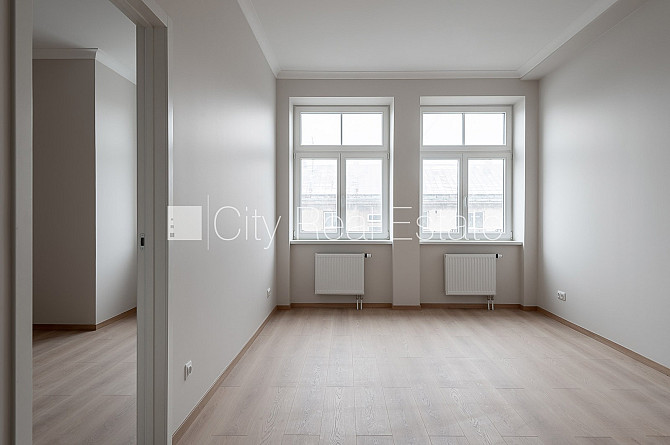 Земля в собственности, фасадный дом, реновированный дом, закрытый двор, Рига - изображение 1