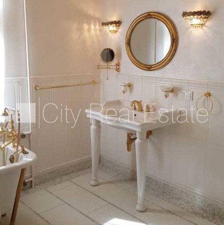 Фасадный дом, реставрированный дом, закрытый двор, бесплатная стоянка во дворе, Рига - изображение 11