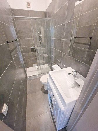 Pagalma ēka, renovēta māja, slēgts pagalms, ieeja no pagalma, kāpņu telpa pēc kapitālā Rīga - foto 17