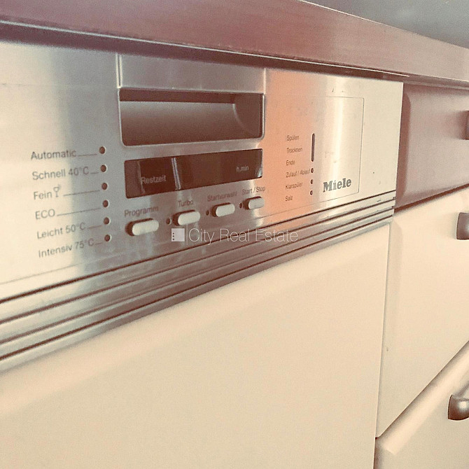 Fasādes māja, slēgts pagalms, vieta automašīnai, ieeja no ielas, kāpņu telpa pēc Rīga - foto 10