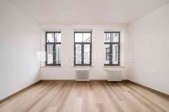 Проект - Place 4, фасадный дом, реновированный дом, лифт, лестничная клетка после Рига