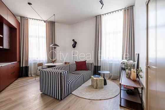 Проект - Place 4, фасадный дом, реновированный дом, лифт, лестничная клетка после Рига