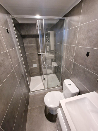 Fasādes māja, renovēta māja, slēgts pagalms, ieeja no ielas, kāpņu telpa pēc kapitālā Rīga - foto 18