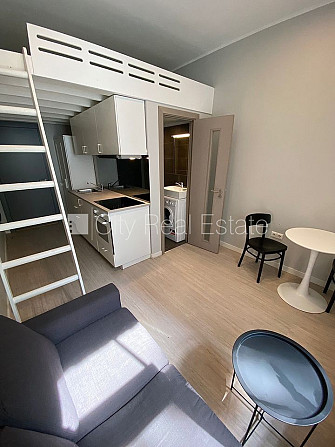 Fasādes māja, renovēta māja, slēgts pagalms, ieeja no ielas, kāpņu telpa pēc kapitālā Rīga - foto 3