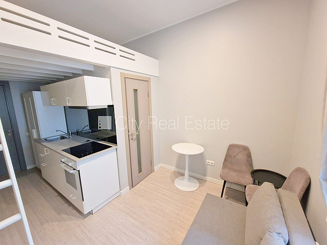 Fasādes māja, renovēta māja, slēgts pagalms, ieeja no ielas, kāpņu telpa pēc kapitālā Rīga - foto 2