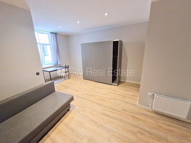 Pagalma ēka, renovēta māja, slēgts pagalms, ieeja no ielas un pagalma, logi vērsti uz ielas Rīga - foto 4