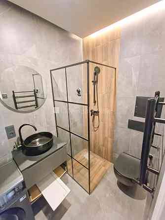 Фасадный дом, реновированный дом, закрытый двор, вход с улицы и со двора, Рига