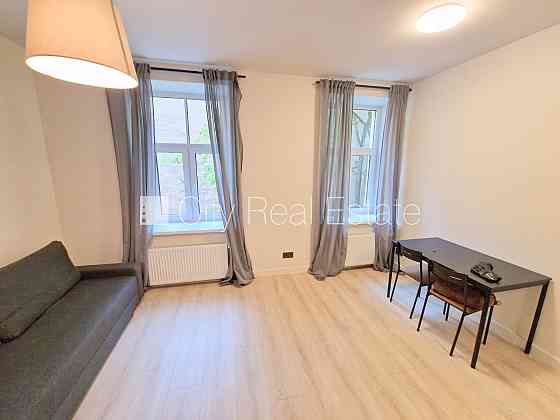 Фасадный дом, реновированный дом, закрытый двор, вход с улицы и со двора, Рига