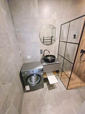 Фасадный дом, реновированный дом, закрытый двор, вход с улицы и со двора, Рига - изображение 7