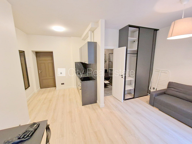 Фасадный дом, реновированный дом, закрытый двор, вход с улицы и со двора, Рига - изображение 8