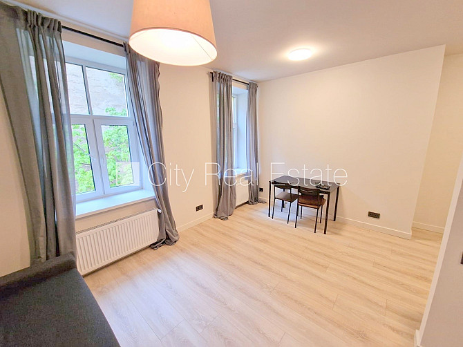 Фасадный дом, реновированный дом, закрытый двор, вход с улицы и со двора, Рига - изображение 3