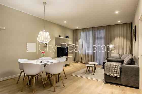 Новостройка, благоустроенный озеленённый двор, место для машины, подземная Юрмала