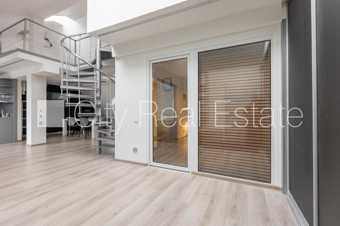 Фасадный дом, вход с улицы, лестничная клетка после капитального ремонта, Рига - изображение 13