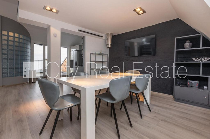 Фасадный дом, вход с улицы, лестничная клетка после капитального ремонта, Рига - изображение 5