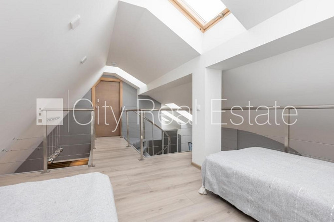 Фасадный дом, вход с улицы, лестничная клетка после капитального ремонта, Рига - изображение 19