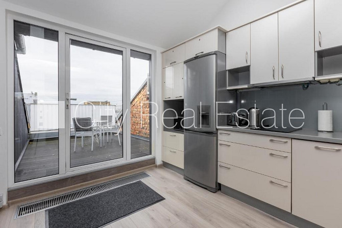 Фасадный дом, вход с улицы, лестничная клетка после капитального ремонта, Рига - изображение 10