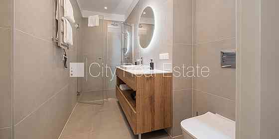 Новостройка, фасадный дом, зеленая территория, благоустроенная озеленённая Юрмала