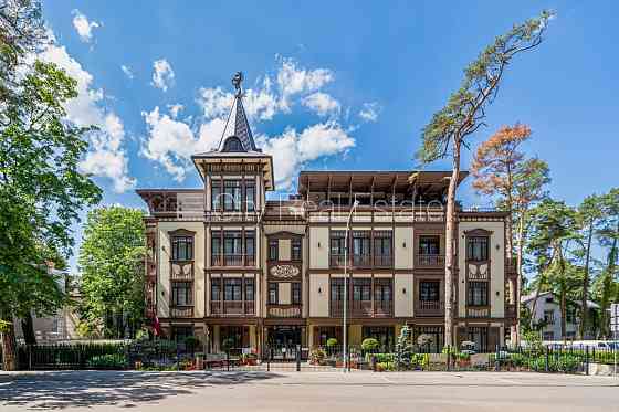 Новостройка, фасадный дом, зеленая территория, благоустроенная озеленённая Юрмала