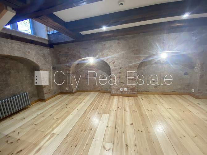 Фасадный дом, реновированный дом, вход с улицы, лифт, лестничная клетка после Рига - изображение 7