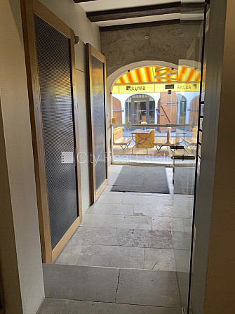 Фасадный дом, реновированный дом, вход с улицы, лифт, лестничная клетка после Рига - изображение 20