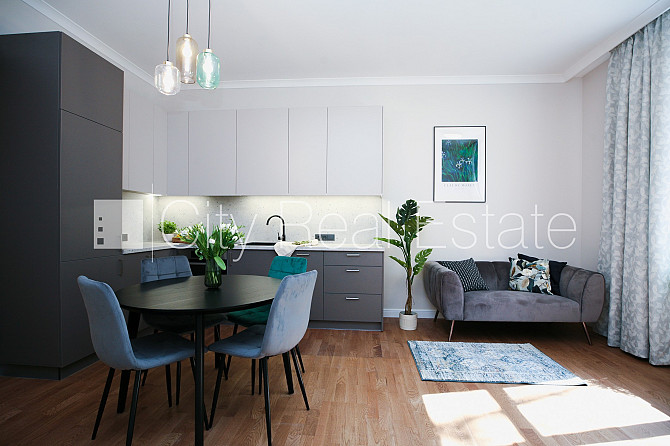 Renovēta māja, slēgts pagalms, dušas kabīne, dīvāns, divguļamā gulta, virtuves galds, Rīga - foto 1