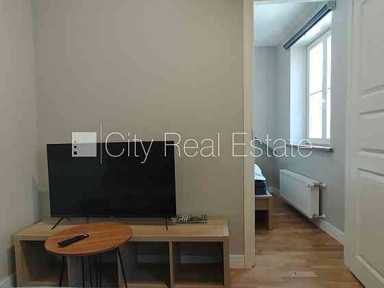 Фасадный дом, закрытый двор, возможность аренды парковки, вход с улицы, Rīga