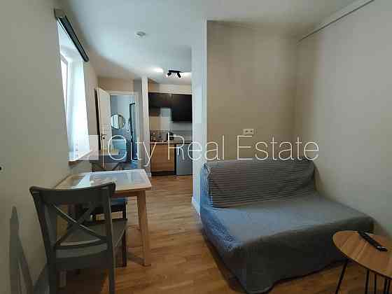 Фасадный дом, закрытый двор, возможность аренды парковки, вход с улицы, Rīga