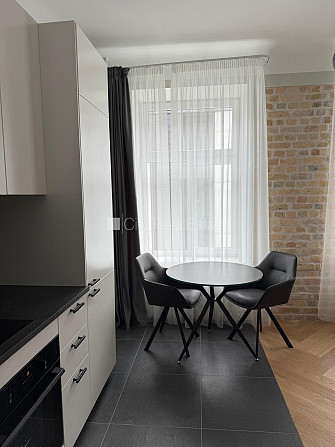 Studio tipa, virtuve apvienota ar istabu, augstie griesti, centrālā apkure, pilnā apdare, Rīga - foto 4