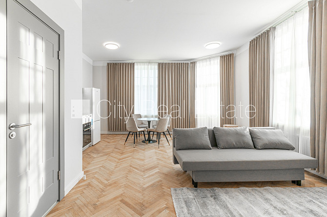 Fasādes māja, renovēta māja, apsaimniekošanas maksa mēnesī 50 EUR, ieeja no ielas, ir lifts, Rīga - foto 2