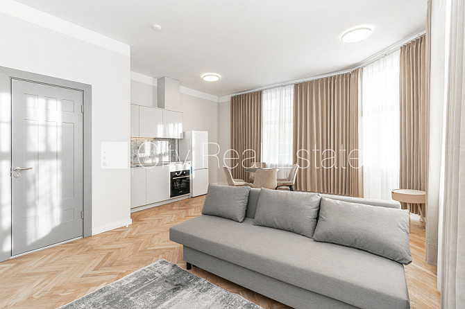 Fasādes māja, renovēta māja, apsaimniekošanas maksa mēnesī 50 EUR, ieeja no ielas, ir lifts, Rīga - foto 1