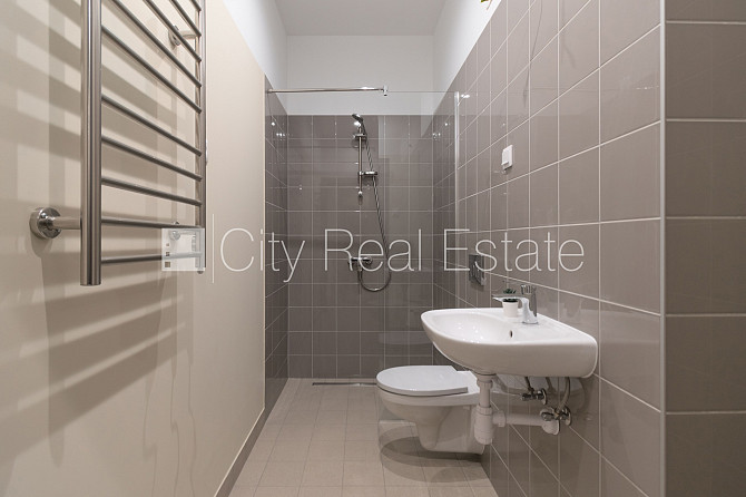 Fasādes māja, renovēta māja, slēgts pagalms, ieeja no ielas, kāpņu telpa pēc kapitālā Rīga - foto 7