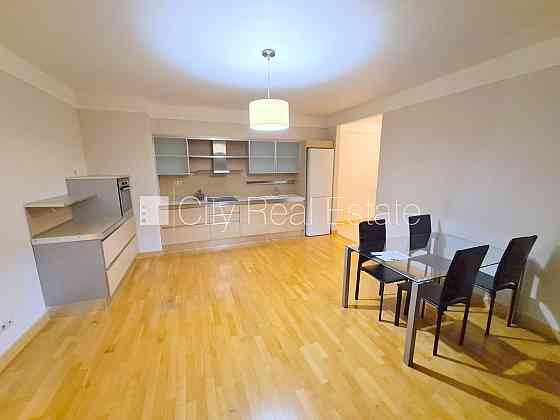 Новостройка, закрытый двор, закрытая территория, гаражные ворота оснащены Рига