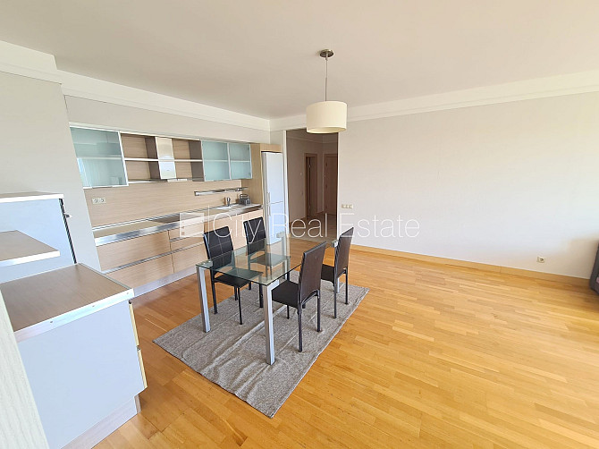 Новостройка, закрытый двор, закрытая территория, гаражные ворота оснащены Рига - изображение 3